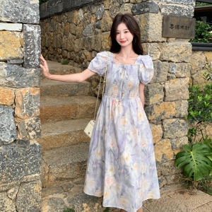 法式温柔甜美度假A字裙女2025夏季绝美紫色碎花晕染泡泡袖连衣裙图片