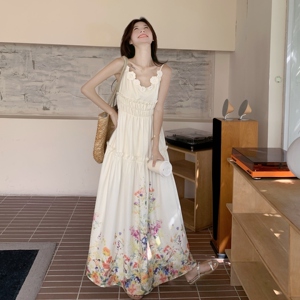 法式浪漫度假风连衣裙女2025夏新款清纯系甜美风立体花朵吊带长裙图片