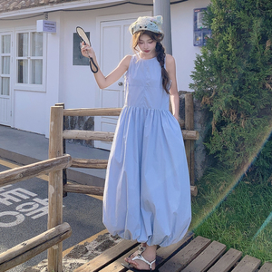 清纯松弛感蓝色无袖背心连衣裙女夏2025好看绝美度假花苞长裙及踝图片