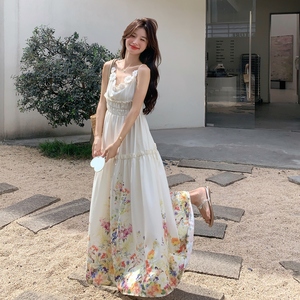 法式浪漫度假风连衣裙女2025夏新款清纯系甜美风立体花朵吊带长裙图片