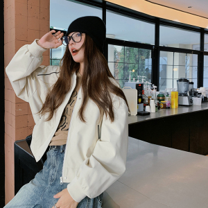 独特超好看白色短款棒球服外套女春秋2025新款韩系chic学院风夹克图片