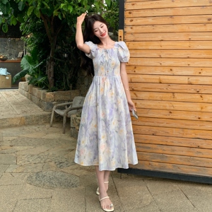 法式温柔甜美度假A字裙女2025夏季绝美紫色碎花晕染泡泡袖连衣裙图片