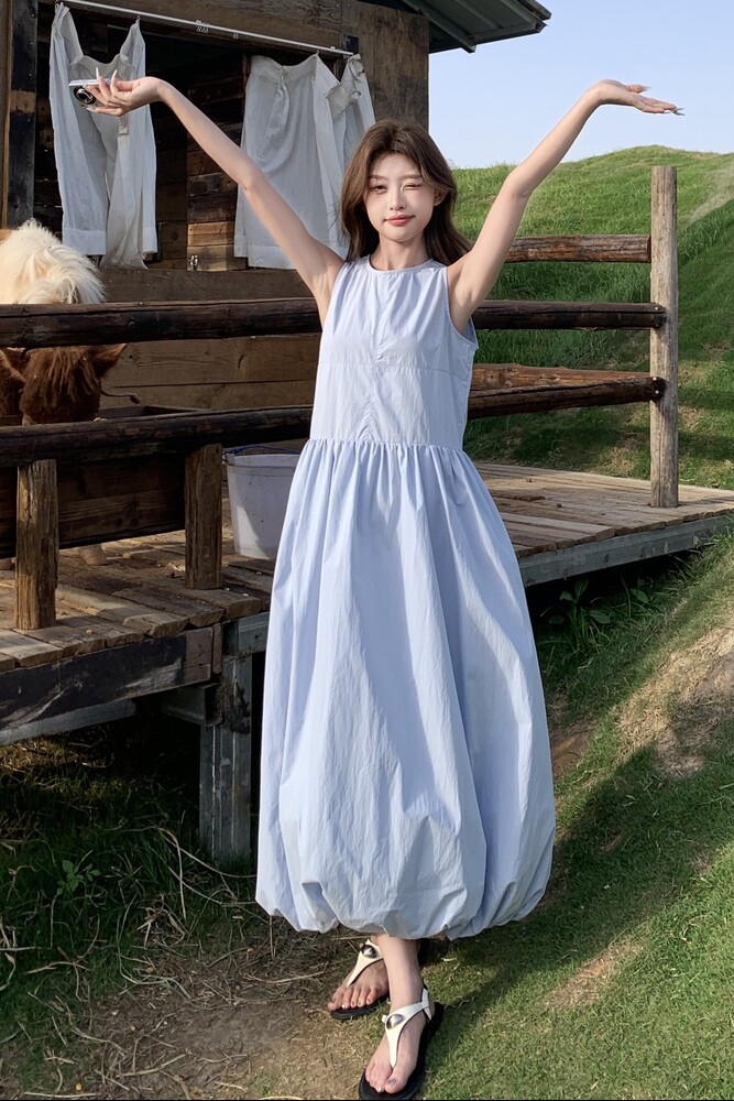 清纯松弛感蓝色无袖背心连衣裙女夏2025好看绝美度假花苞长裙及踝,女装连衣裙,Yologo