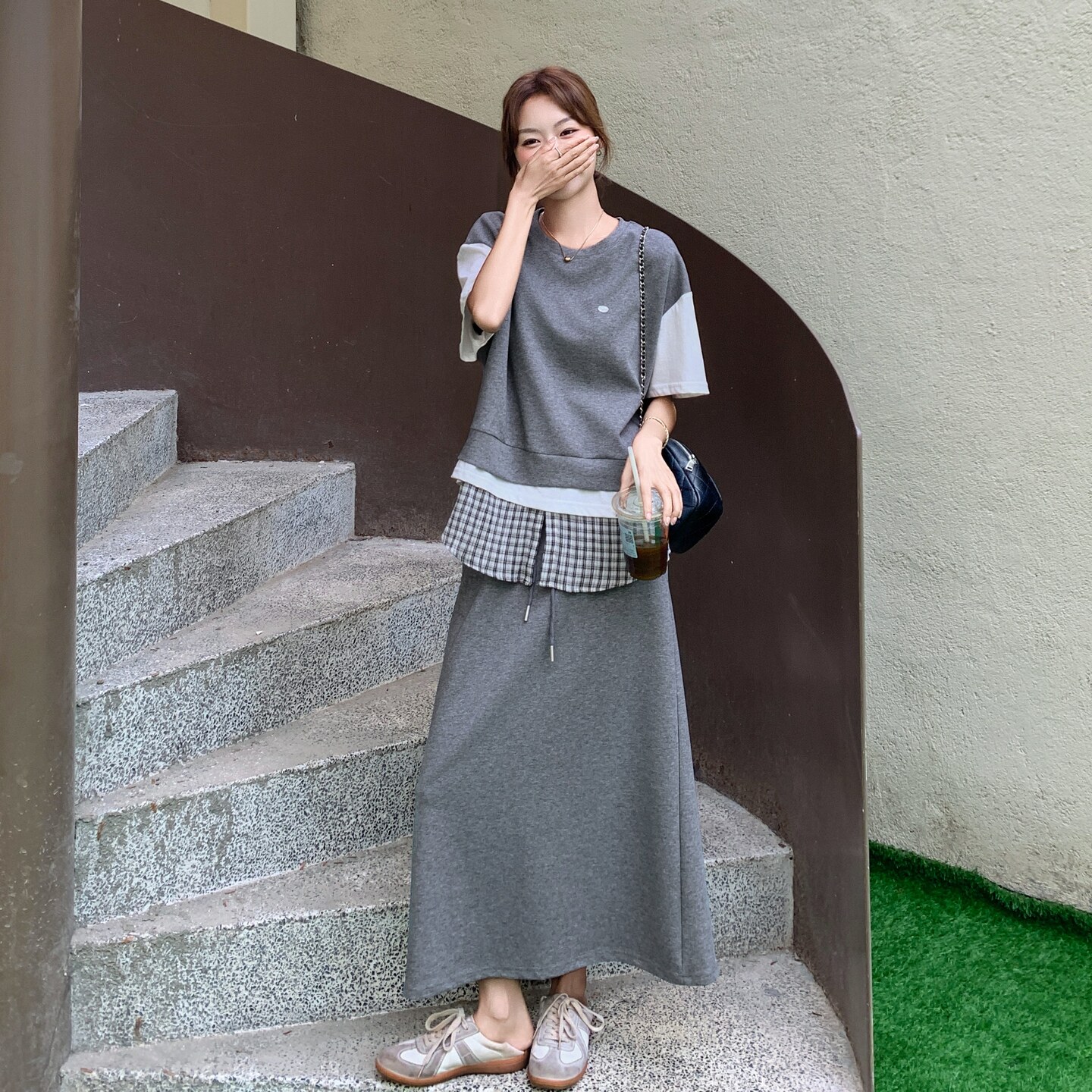 灰色假两件薄款短袖卫衣T恤套装裙女夏2025新款爆款半身裙两件套,女装套装/套裙,Yologo