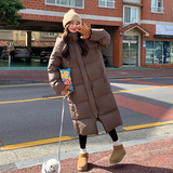 美拉德咖色长款连帽羽绒服女冬2024新款高级感炸街加厚白鹅绒外套，女装羽绒服，Yologo