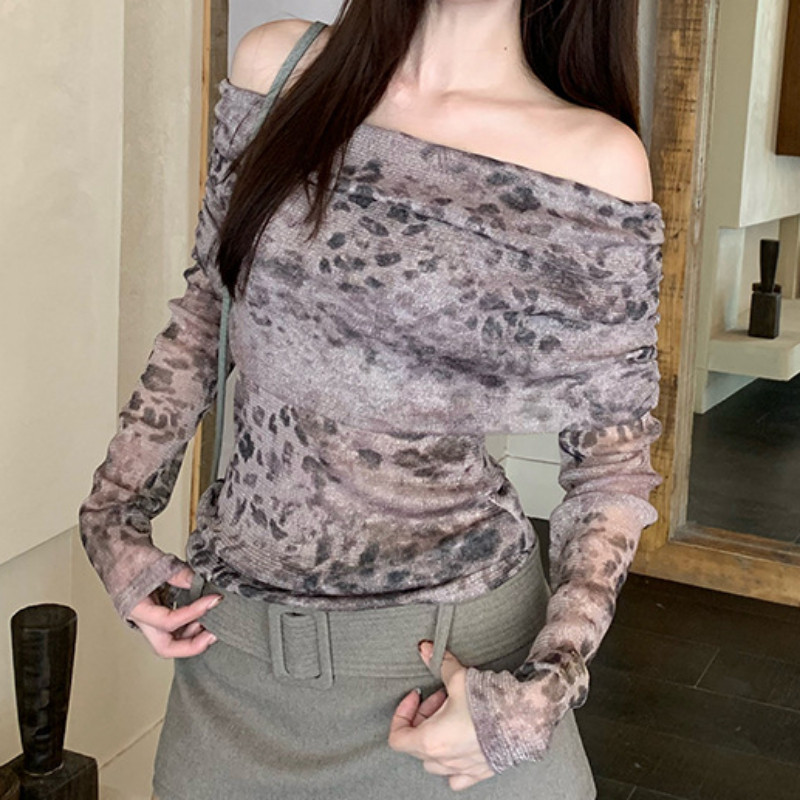 高级感性感豹纹一字领露肩长袖上衣女装秋季新款时尚洋气小众高档