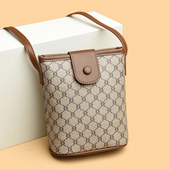 手机水桶包女士包包休闲包小众设计百搭斜挎小包 夏季 2026新款 时尚