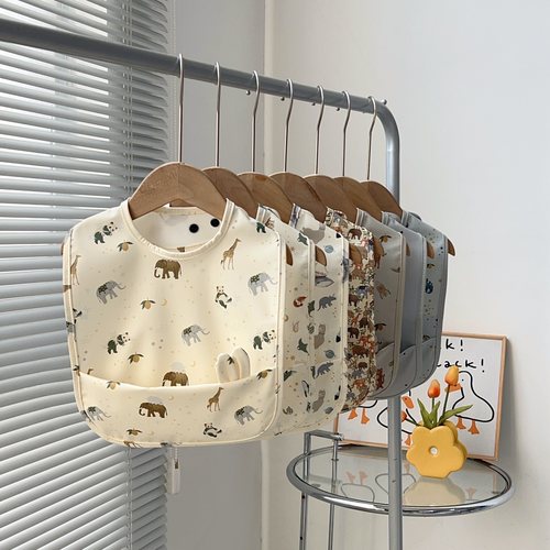 a类宝宝围嘴24夏婴儿防水防油围兜pu男女童大口袋防脏口水兜饭兜