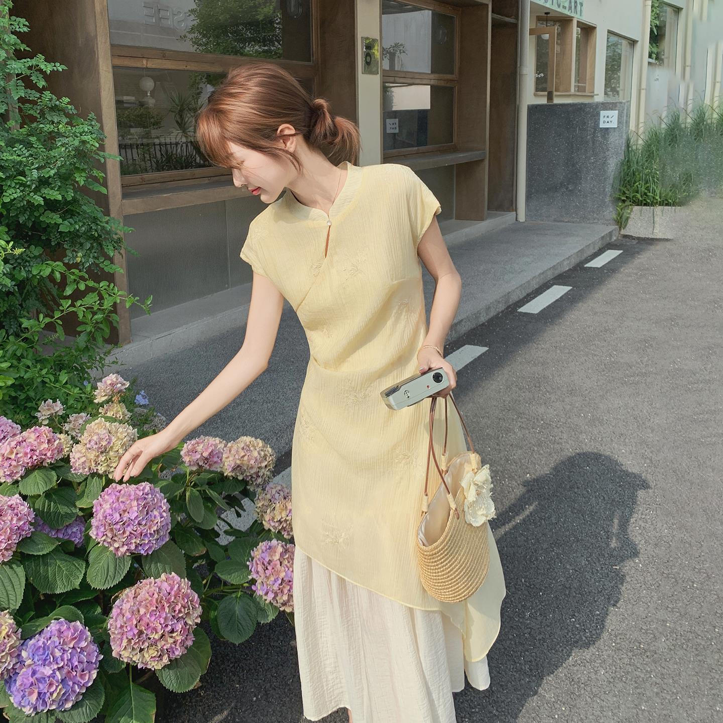 浅黄色新中式温柔风撞色改良旗袍连衣裙女2025夏季新款绣花A字裙
