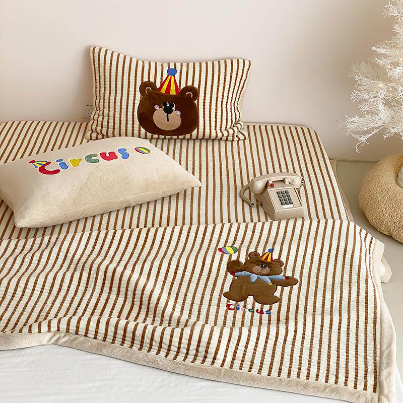 简约韩系条纹小熊夹棉绗缝牛奶绒床盖三件套加厚保暖毛绒床单铺盖,床上用品,床盖,淘宝优惠券,粉丝福利购,淘宝优惠卷