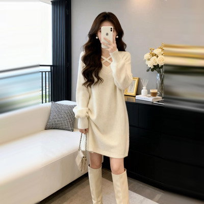 超好看的秋冬白色针织洋