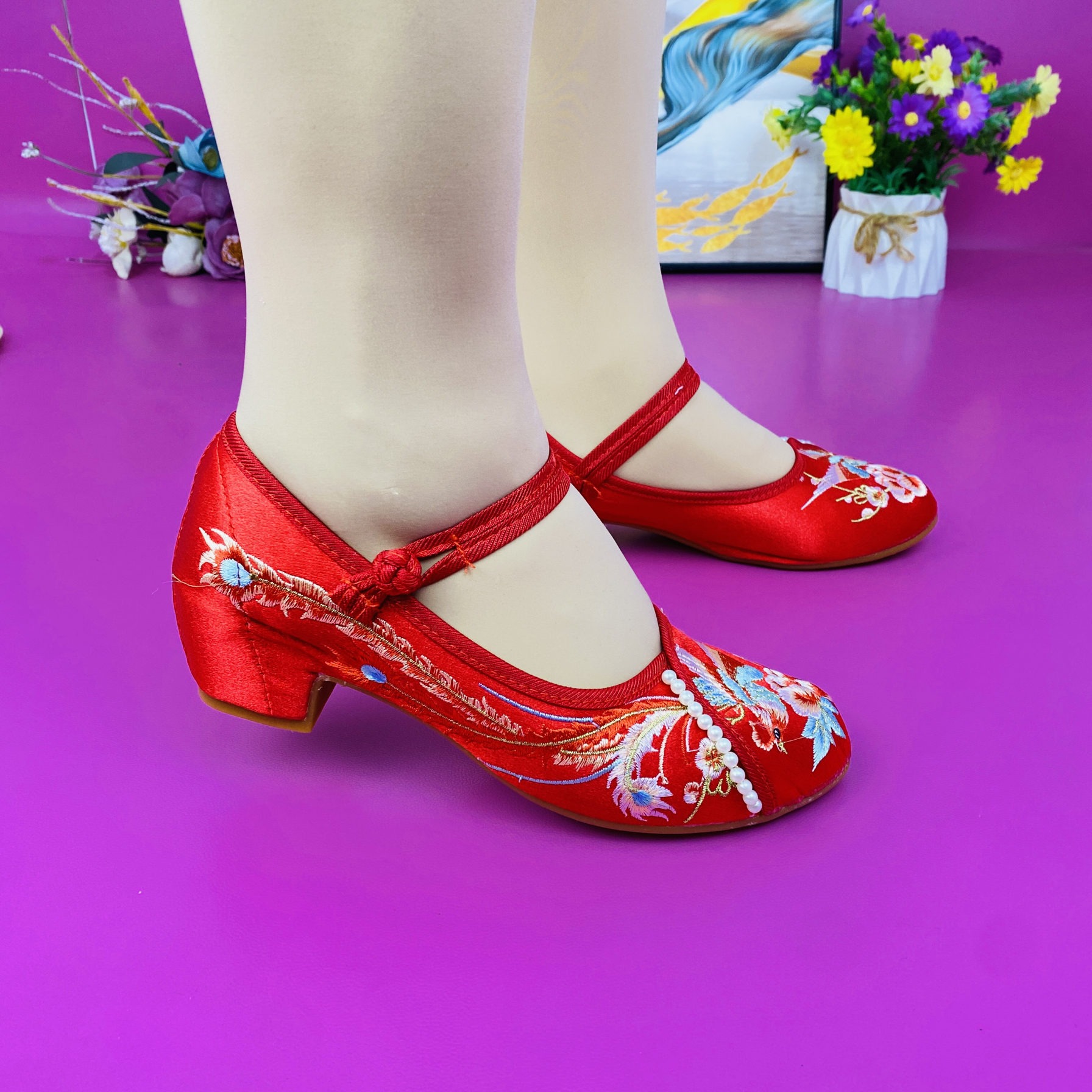 新款结婚古风搭配旗袍汉服鞋百搭民族风单鞋女士老北京布鞋绣花鞋