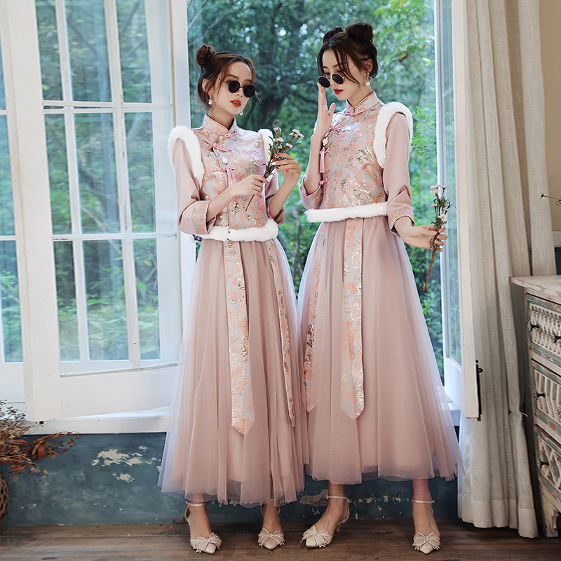 新中式伴娘服女新款秋冬长袖小众高级姐妹团礼服裙粉色缎面仙加厚