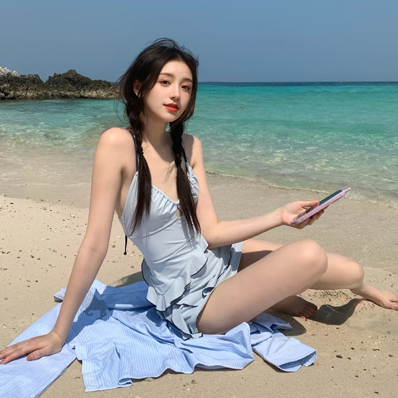 法式纯欲连体游泳衣女士裙式保守遮肉显瘦度假小胸温泉泳衣小香风