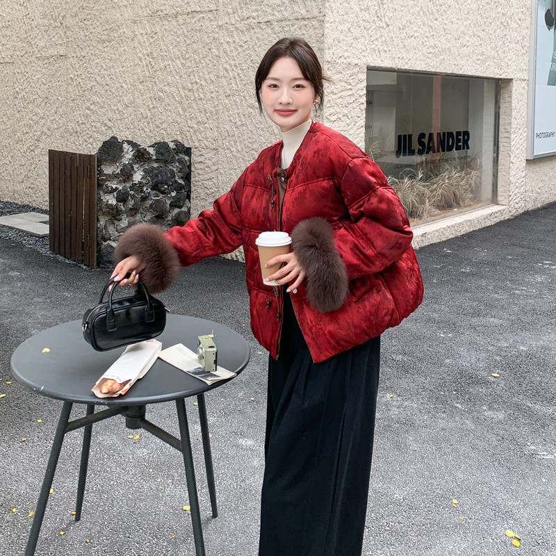 【现货】新中式暗纹提花狐狸真毛袖鹅绒服B001-M200P415控588,女装羽绒服,依依服饰