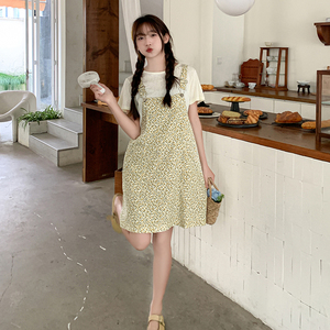 法式甜美减龄碎花背带连衣裙女2025夏季新款韩版宽松显瘦茶歇短裙图片