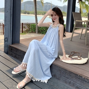 多巴胺穿搭绝美蓝色无袖连衣裙女夏超火慵懒松弛度假背心长裙套装