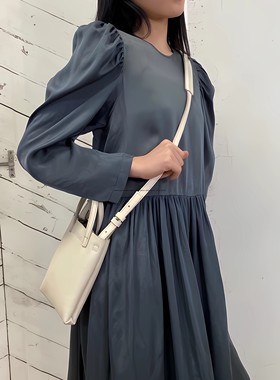 「7折」Uma Wang 白色小牛皮方形logo斜挎小包包 正品国内现货