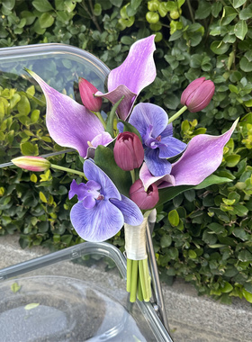 森系婚礼新娘手捧花紫色手感马蹄莲花卉摄影道具假花领证跟拍手捧