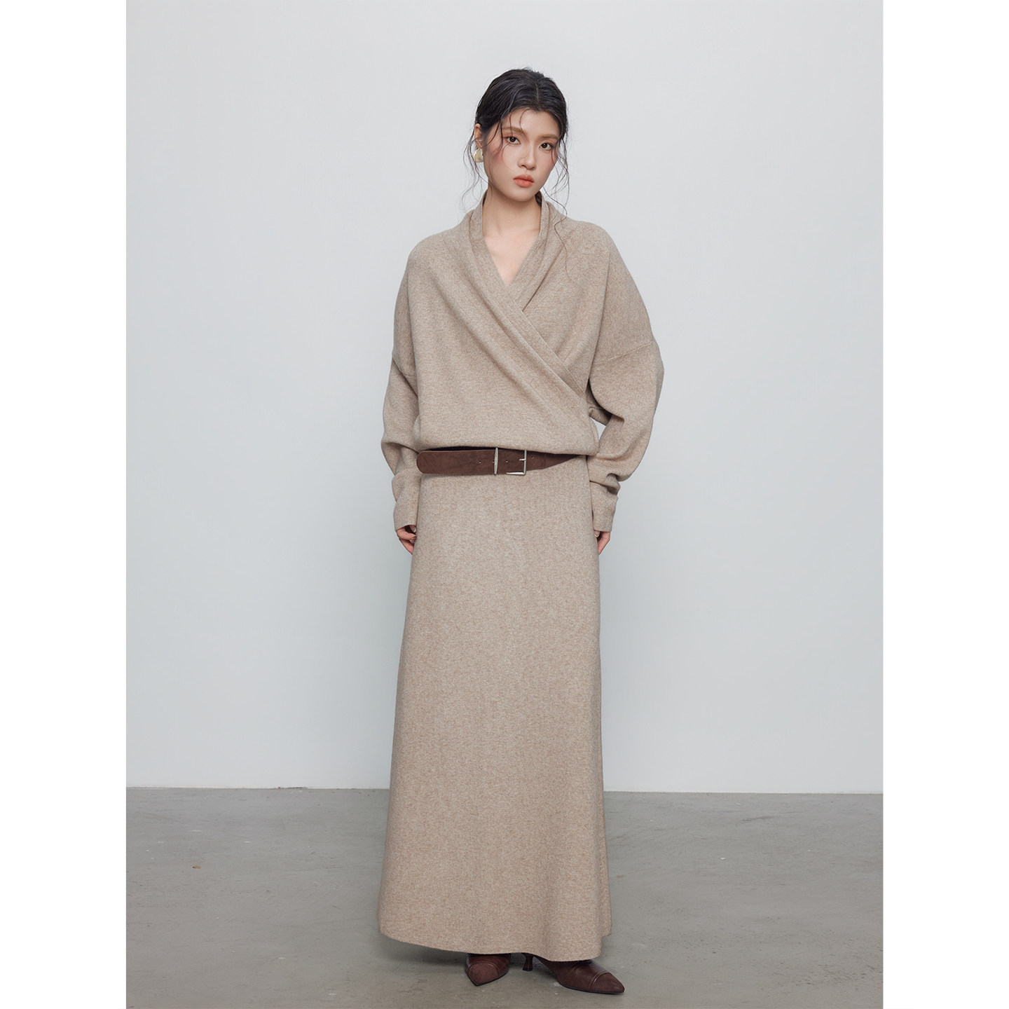 KEARA 高级感交叉V领针织女秋冬宽松罩衫 + 高腰长裙松弛两件套,女装/女士精品,时尚套装,淘宝优惠券,粉丝福利购,淘宝优惠卷