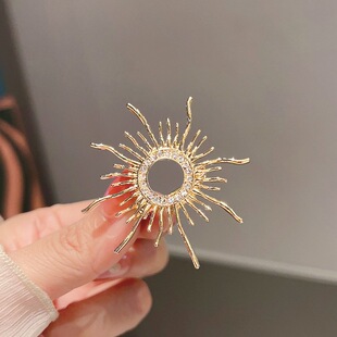 复古太阳神胸针新款神秘感胸针高级简约气质个性固定衣服合金胸针