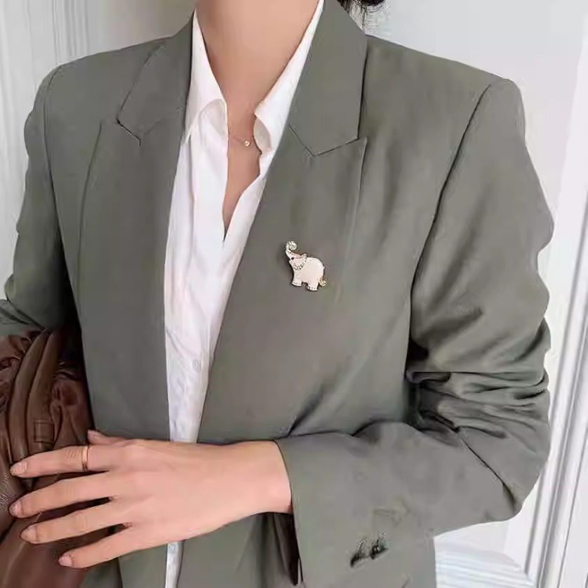 防走光礼服胸针小白象设计别针高档气质固定大衣西装配饰文艺胸花,饰品/流行首饰/时尚饰品新,胸针,淘宝优惠券,粉丝福利购,淘宝优惠卷