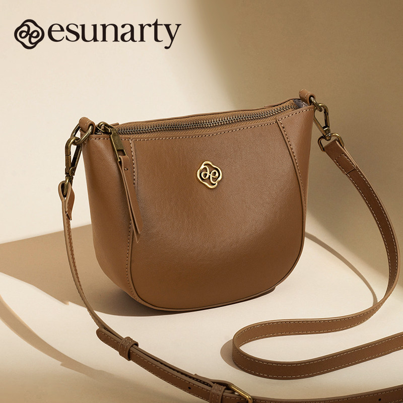 真皮饺子包包女款2026新款休闲简约半圆单肩小包高级感女士斜挎包