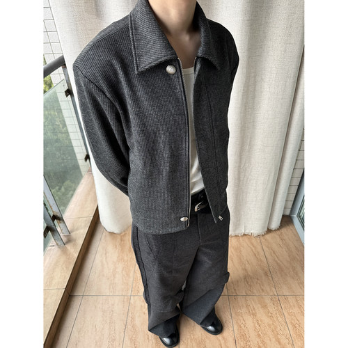 垫肩活页质感黑色夹克