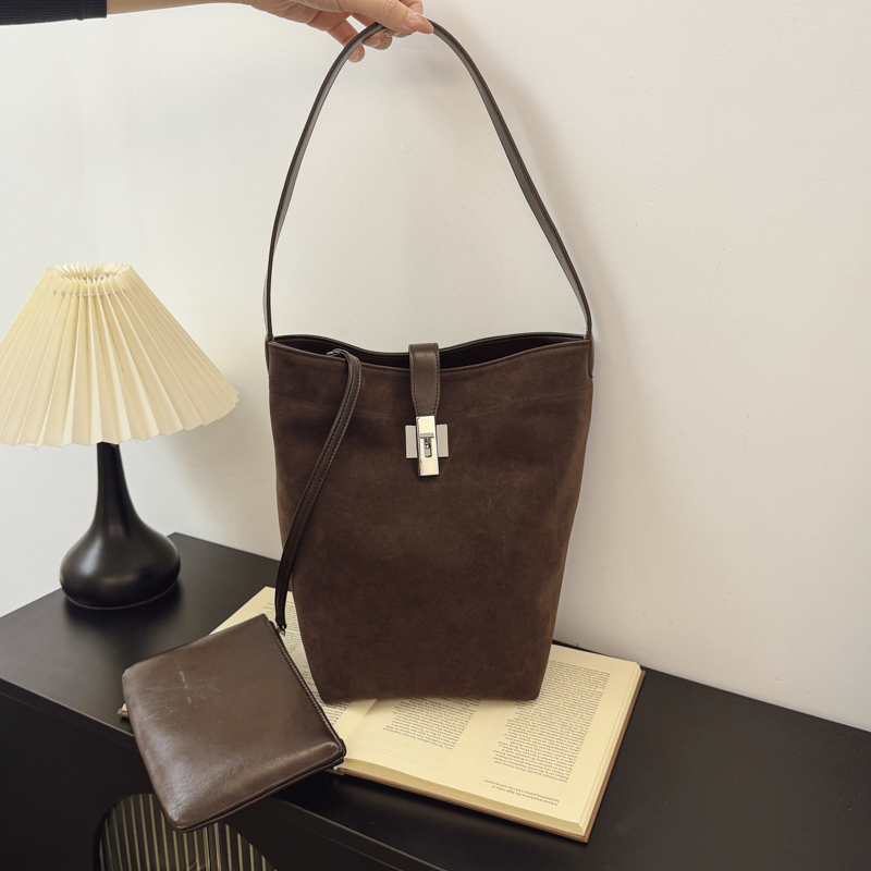 LAOYJA小众洋气磨砂腋下水桶包