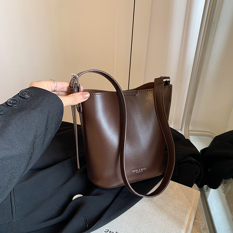 LAOYJA高级感小众复古水桶包