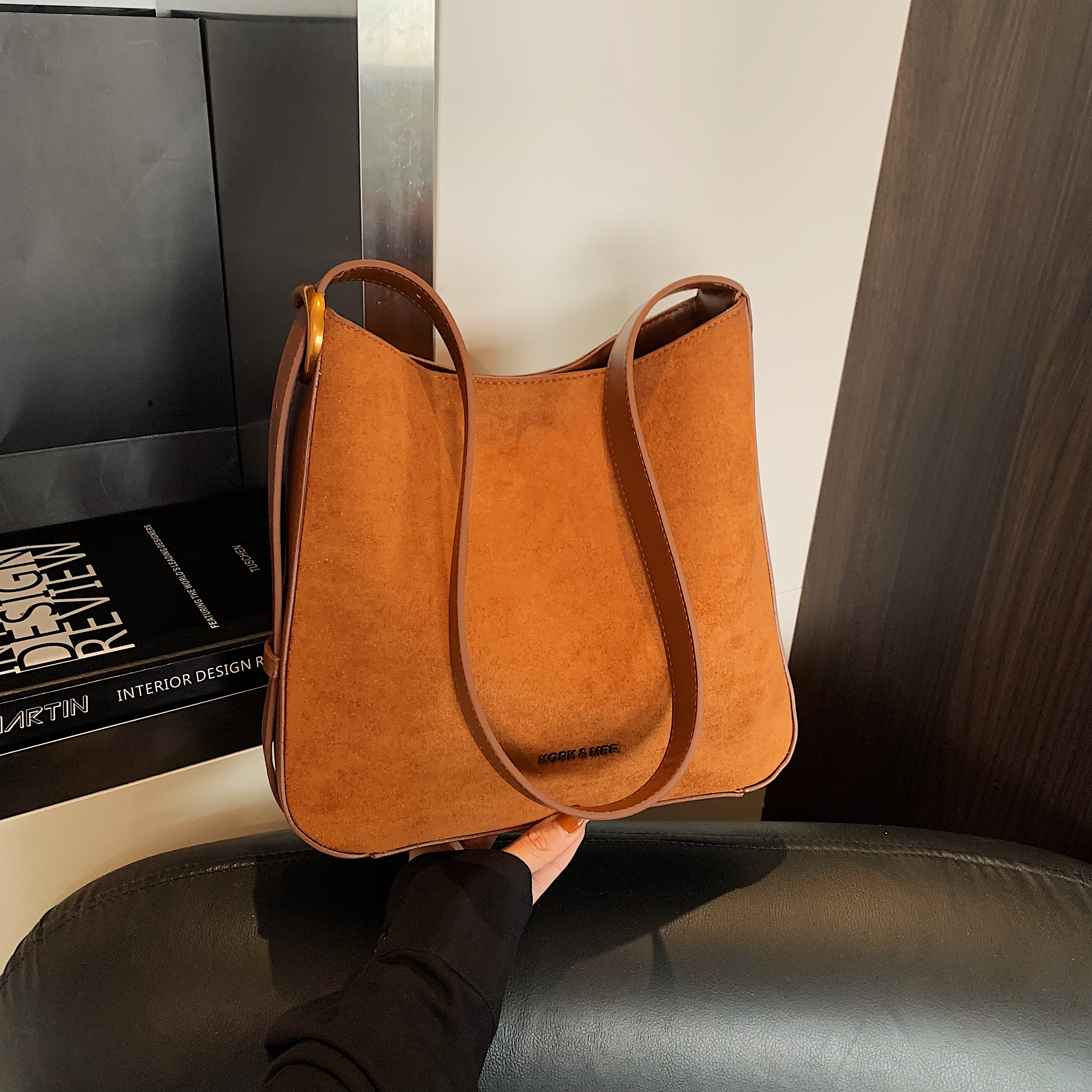 韩系简约大容量单肩水桶包2025新款轻奢小众时尚磨砂质感斜挎女包