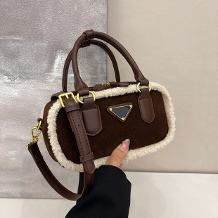 羊羔毛磨砂保龄球包单肩斜挎包 今年流行爆款 包包女式 2025新款 冬季