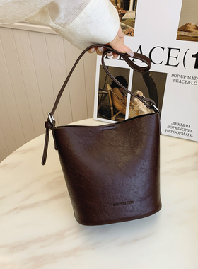 今年流行的包包2025新款春季小众复古水桶包高级感百搭单肩斜挎包