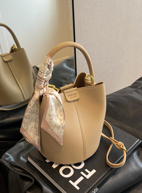 包包女2025新款休闲通勤手提包时尚百搭单肩斜挎包小众质感水桶包