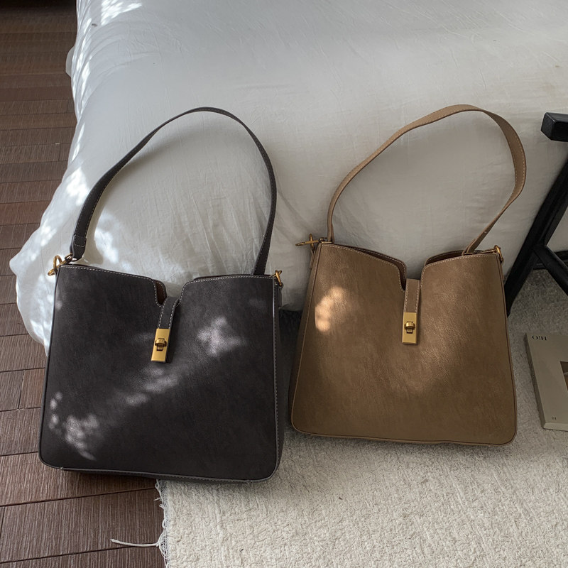 轻奢小众包包女式2025新款超火小众复古水桶包洋气百搭单肩斜挎包,箱包皮具/热销女包/男包,通用款女包,淘宝优惠券,粉丝福利购,淘宝优惠卷