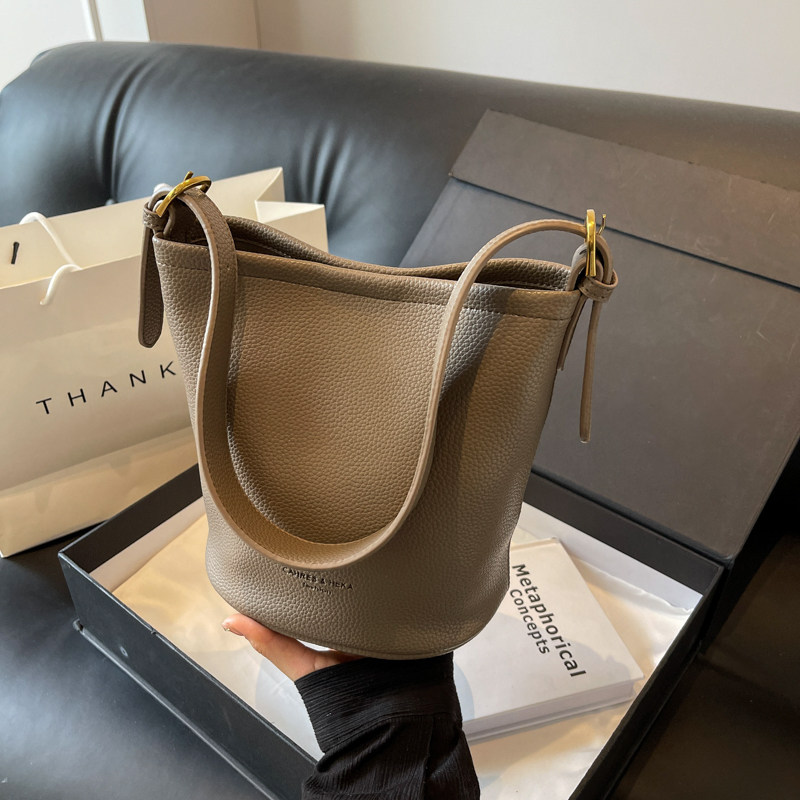 今年流行爆款包包女式2025新款小众洋气腋下水桶包百搭单肩斜挎包,箱包皮具/热销女包/男包,通用款女包,淘宝优惠券,粉丝福利购,淘宝优惠卷