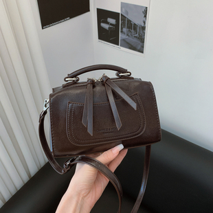 今年流行爆款包包女式2025新款超火复古小众枕头包百搭单肩斜挎包