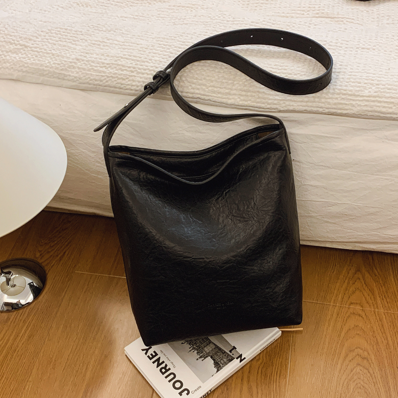 LAOYJA高级感小众复古水桶包