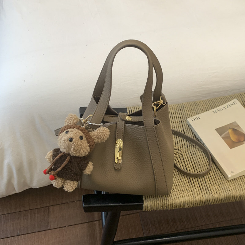 轻奢小众包包女式2026新款超火手提水桶包休闲洋气百搭单肩斜挎包,箱包皮具/热销女包/男包,通用款女包,淘宝优惠券,粉丝福利购,淘宝优惠卷