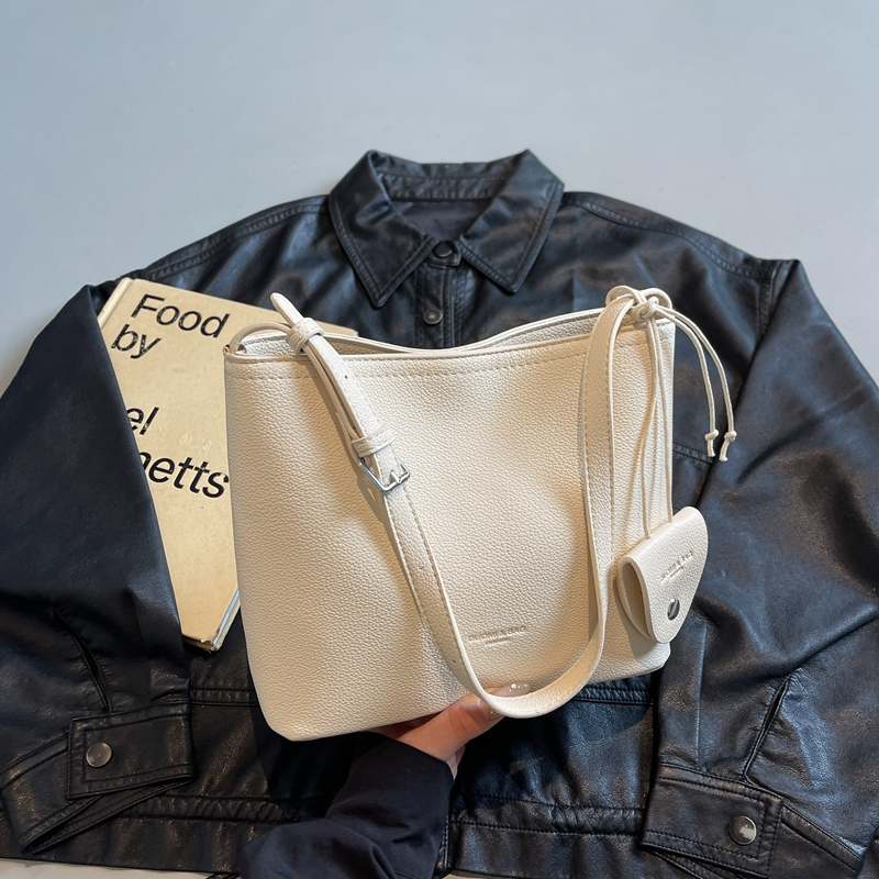 LAOYJA高级感复古小众单肩托特包