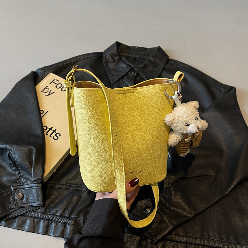 LAOYJA高级感复古小众斜挎水桶包