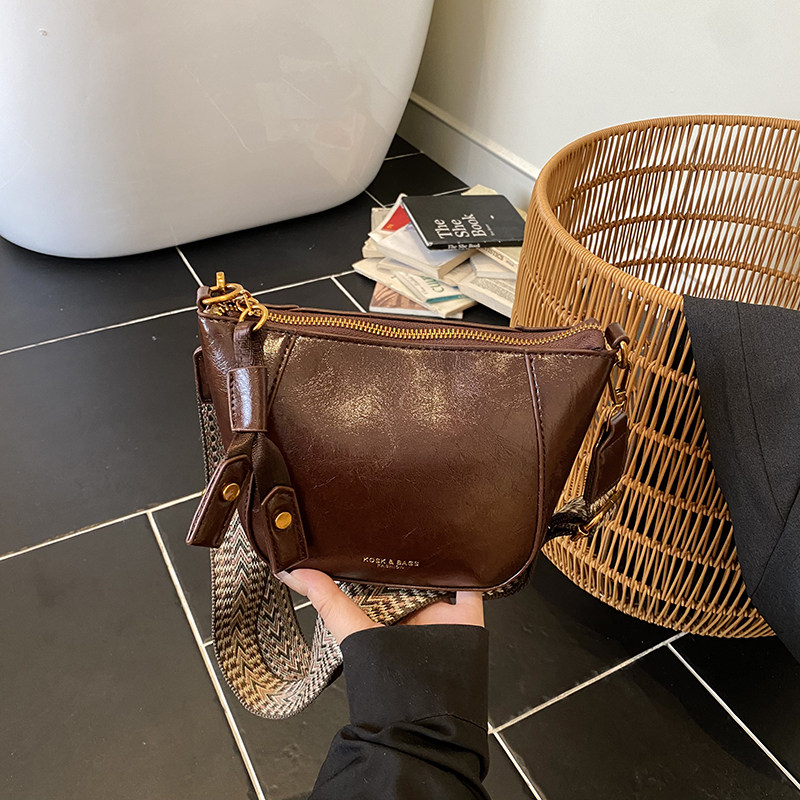 美拉德复古超火小包包女式2025新款小众腋下贝壳包百搭单肩斜挎包,箱包皮具/热销女包/男包,通用款女包,淘宝优惠券,粉丝福利购,淘宝优惠卷