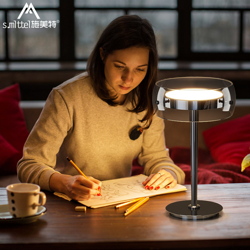 轻奢卧室床头台灯2025年新款设计师高级感氛围台灯现代简约床头灯