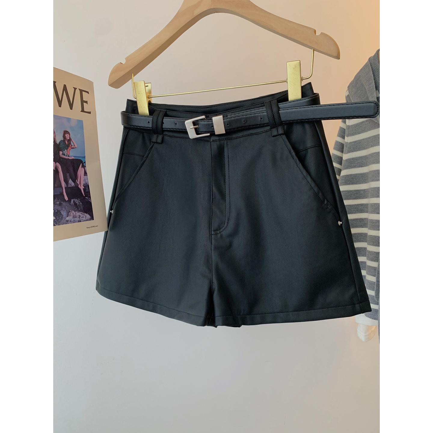 黑色高腰a字pu皮裤休闲阔腿短裤