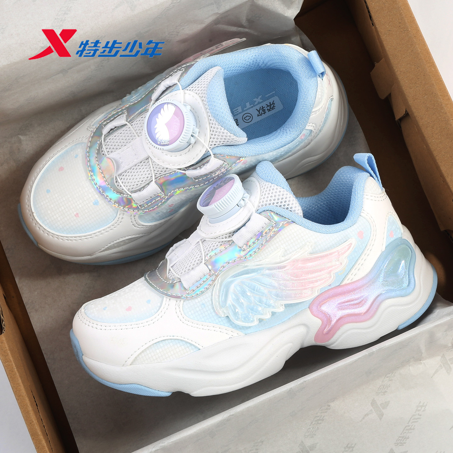 特步儿童翅膀鞋女小童皮面休闲鞋