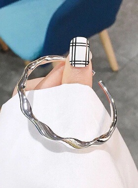 莫比乌斯扭纹手镯女纽线波浪亮面素圈新款高级感手镯