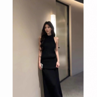 巨好看2026穿搭一整套韩系气质黑色无袖背心开衫外套显瘦半身裙