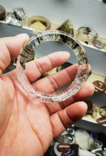 天然绿碧玺绿发晶原石雕刻手镯圈口52.1条宽12.9重43.9克一物一图