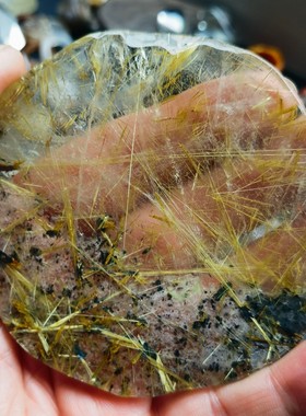 天然钛晶原石雕刻料半成品摆件圆牌把玩挂件直径82.8*5.2重62.7克