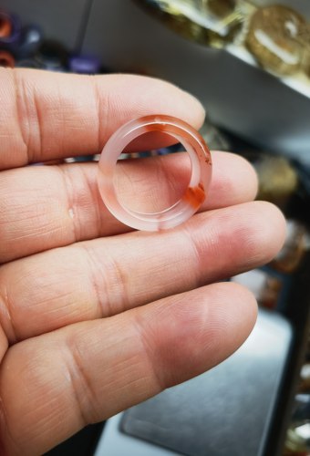 天然保山南红原石雕刻冰飘指环戒指内径18.1条宽7.5重3.6克